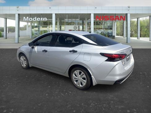 Used 2022 Nissan Versa S FWD image 3