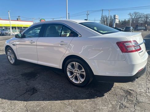 Used 2019 Ford Taurus SE image 3