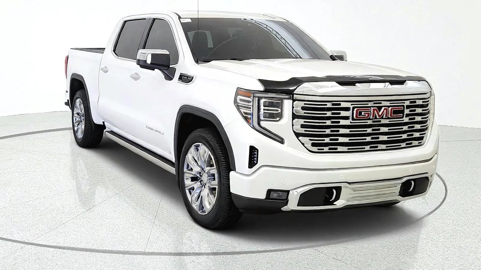 Used 2024 GMC Sierra 1500 Denali w/ Denali Reserve Package AWD/4WD image 2