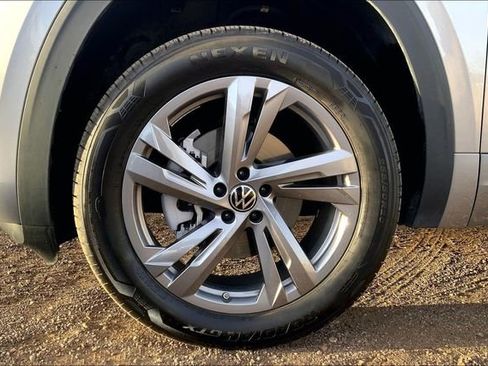 Used 2024 Volkswagen Atlas Cross Sport SEL R-Line image 9