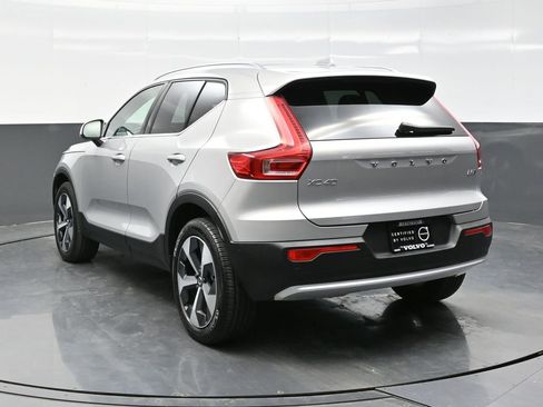 Used 2025 Volvo XC40 B5 Plus image 5