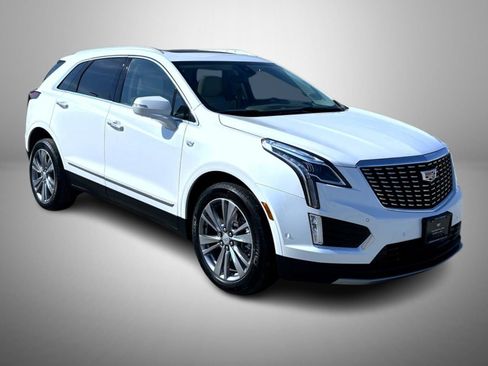 Certified 2025 Cadillac XT5 Premium Luxury w/ Technology Package AWD/4WD image 3