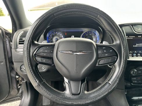 Used 2018 Chrysler 300 S image 26