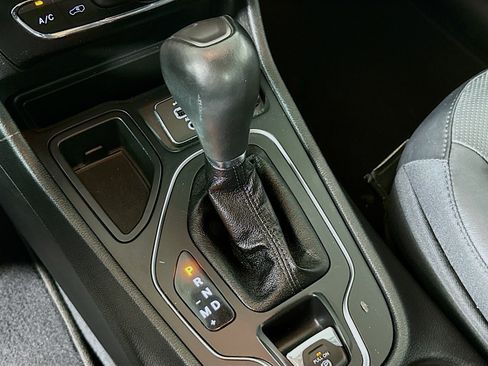 Used 2021 Jeep Cherokee Latitude Lux FWD image 19