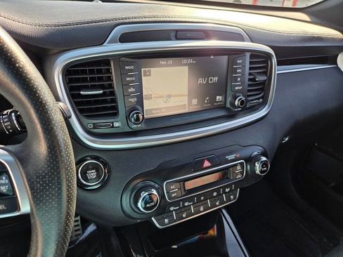 Used 2019 Kia Sorento SX image 23