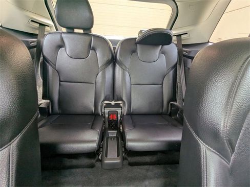 Used 2021 Volvo XC90 T6 Momentum w/ Advanced Package image 24