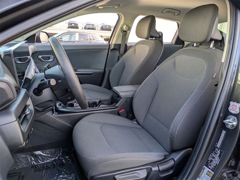 Used 2025 Kia K4 LXS image 24