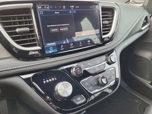New 2026 Chrysler Pacifica Select FWD image 29