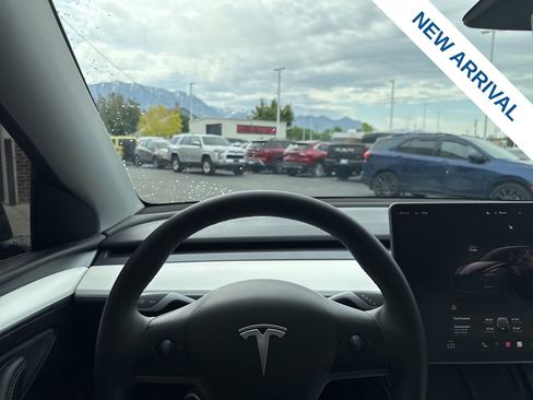 Used 2023 Tesla Model Y Performance AWD/4WD image 18
