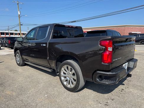 Used 2019 Chevrolet Silverado 1500 High Country w/ Technology Package AWD/4WD image 4