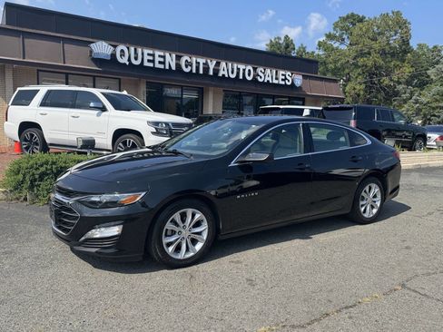 Used 2022 Chevrolet Malibu LT image 2