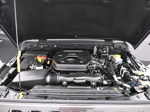 Used 2021 Jeep Wrangler Unlimited Sahara AWD/4WD image 12