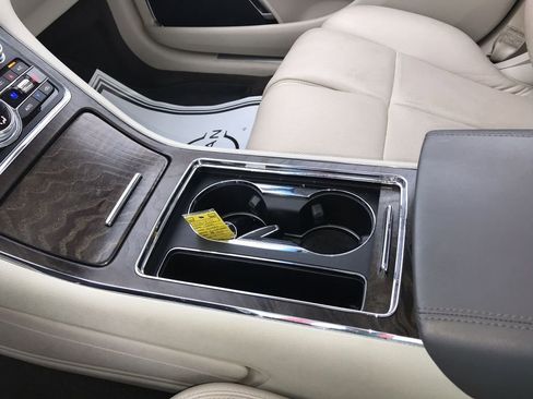 Used 2019 Lincoln Continental Select w/ Continental Climate Package image 21