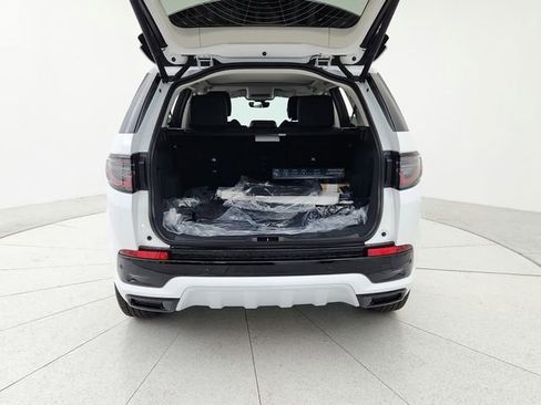 Used 2025 Land Rover Discovery Sport S image 19