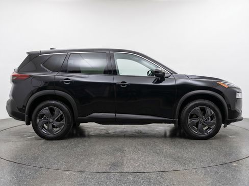 Used 2025 Nissan Rogue SV AWD/4WD image 11