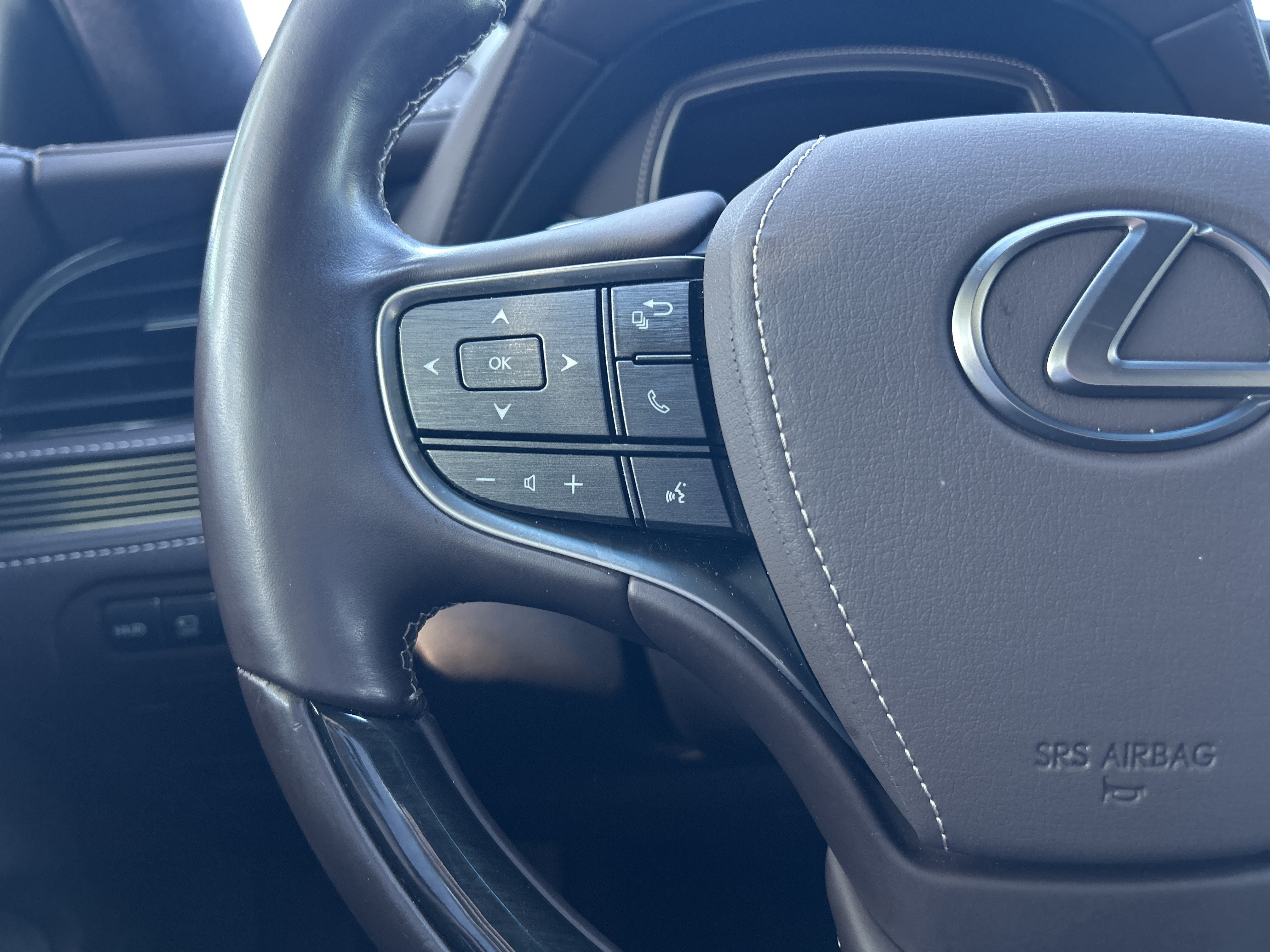 Used 2018 Lexus LS 500 w/ Interior Upgrade Package RWD image 18