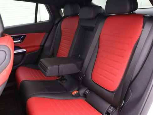 Used 2025 Mercedes-Benz GLC 300 4MATIC image 14