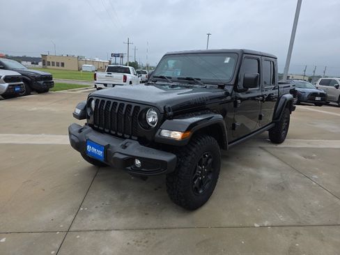 Used 2023 Jeep Gladiator Sport AWD/4WD image 3