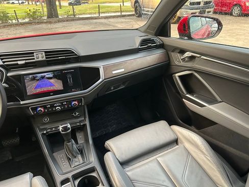 Used 2023 Audi Q3 2.0T Premium w/ Black Optic Sport Package image 11