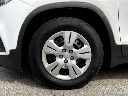 Used 2019 Chevrolet Trax LS FWD image 8