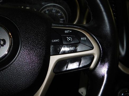 Used 2016 Jeep Cherokee 75th Anniversary image 28