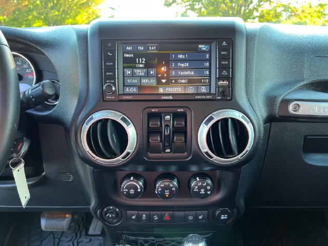 Used 2016 Jeep Wrangler Unlimited Rubicon AWD/4WD image 22