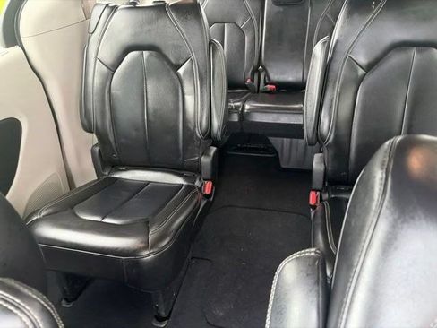 Used 2023 Chrysler Pacifica Touring-L FWD image 26