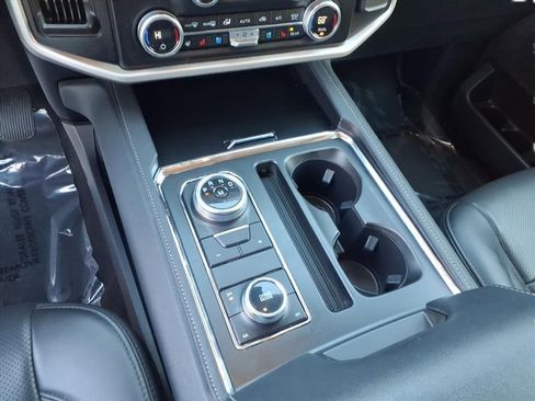 Used 2024 Ford Expedition Max XLT image 23