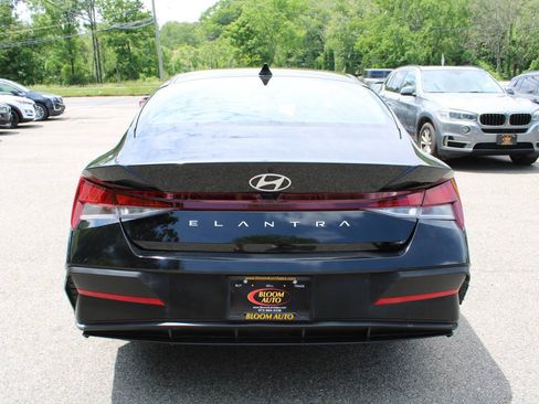 Used 2024 Hyundai Elantra SEL FWD image 9