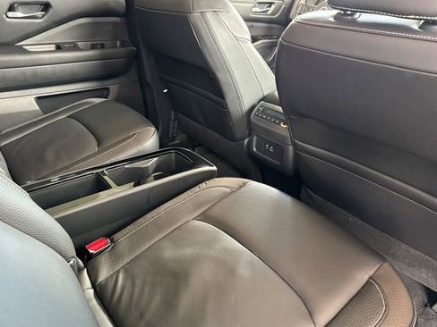 Used 2024 Nissan Pathfinder SL w/ SL Premium Package image 18