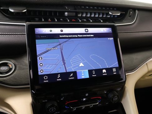 Used 2024 Jeep Grand Cherokee L Limited image 7