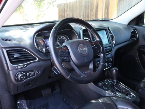 Used 2020 Jeep Cherokee Trailhawk w/ Comfort/Convenience Group AWD/4WD image 15