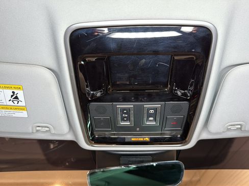 Used 2017 Land Rover Range Rover Supercharged AWD/4WD image 18