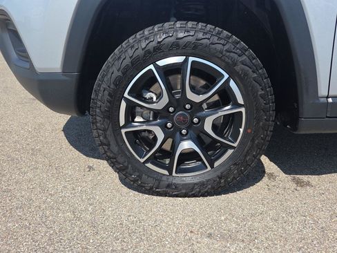 Used 2025 Jeep Compass Trailhawk AWD/4WD image 13