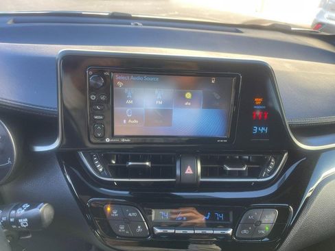 Used 2018 Toyota C-HR XLE image 18