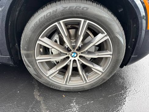 Used 2025 BMW X5 xDrive40i w/ M Sport Package AWD/4WD image 9