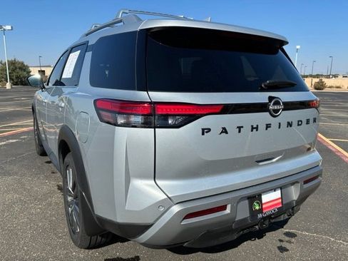 Certified 2025 Nissan Pathfinder SL w/ SL Premium Package FWD image 4