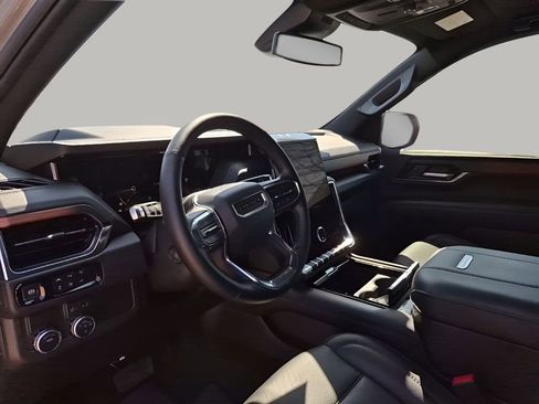 Used 2025 GMC Yukon XL Denali image 30