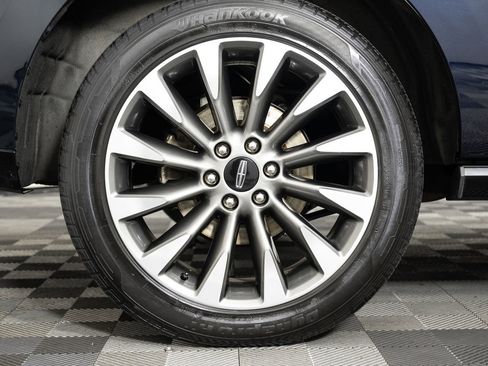 Used 2021 Lincoln Navigator Reserve w/ Cargo Convenience Package image 43