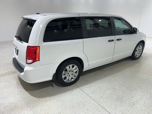 Used 2020 Dodge Grand Caravan SE w/ UConnect Hands-Free Group FWD image 5