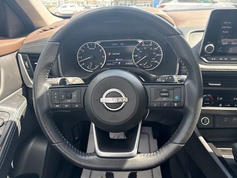 Used 2023 Nissan Rogue SV w/ SV Premium B Package image 16