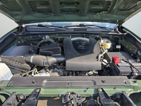 Used 2021 Toyota Tacoma TRD Sport w/ TRD Premium Sport Package AWD/4WD image 29