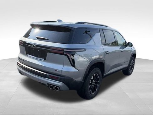 Used 2025 Chevrolet Traverse Z71 w/ Driver Confidence Package AWD/4WD image 3