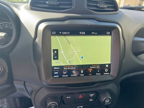 Used 2023 Jeep Renegade Latitude w/ Premium Group AWD/4WD image 17