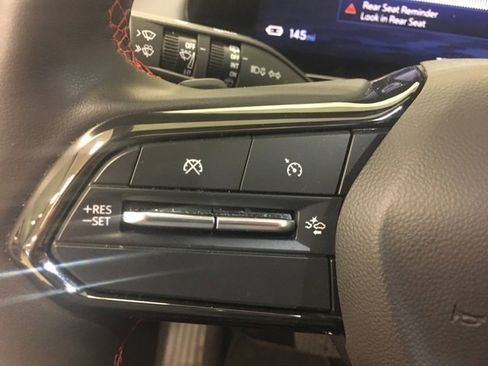 Used 2024 Chevrolet Equinox EV RS image 29