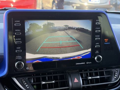 Used 2020 Toyota C-HR XLE FWD image 28