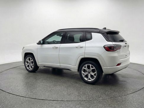 Used 2025 Jeep Compass Latitude image 6