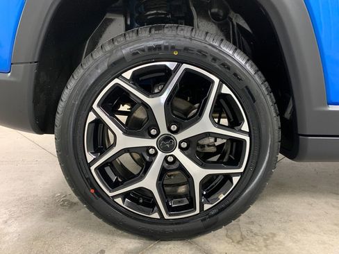 Used 2025 Jeep Compass Limited AWD/4WD image 9