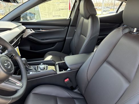 New 2026 MAZDA MAZDA3 Hatchback w/Premium Plus Pkg image 12