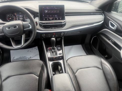 Certified 2024 Jeep Compass Latitude AWD/4WD image 39